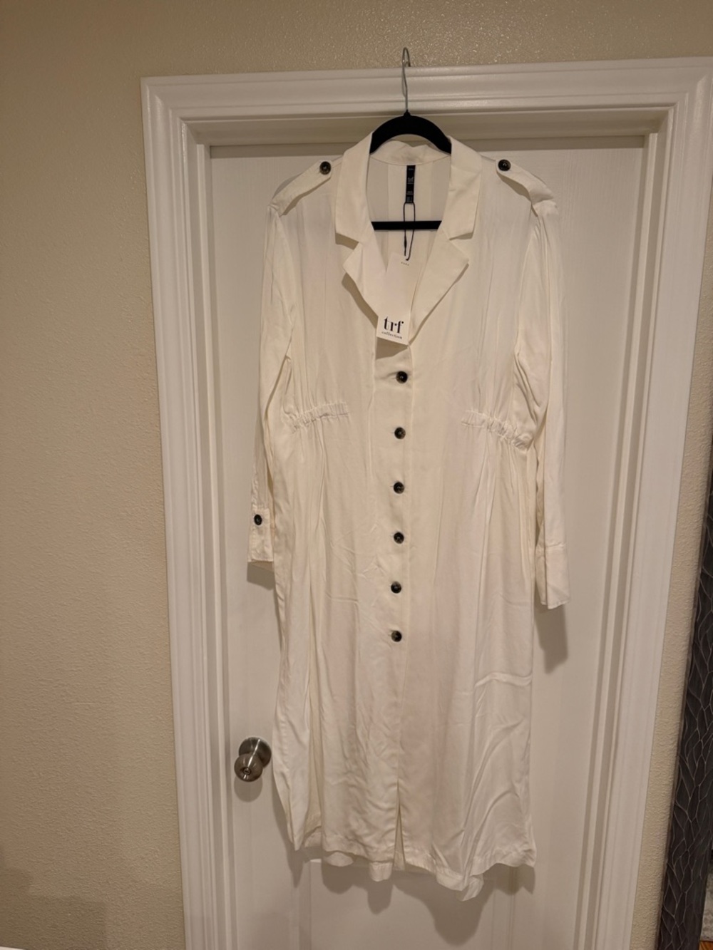 New Zara White Oversized Shirt
MIDI Dress Size Large - Picture 3 of 11